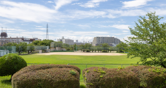 白鷺公園野球場（徒歩17分・約1,340ｍ）